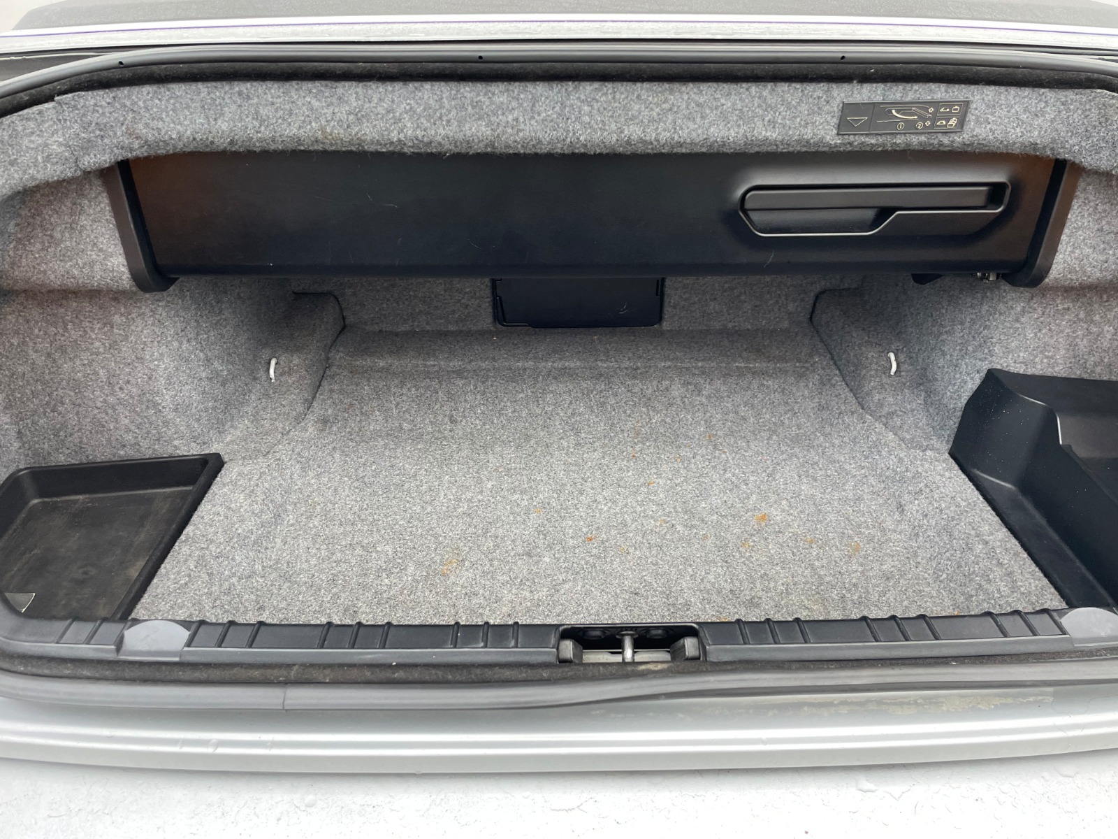 BMW E46 325i Cabriolet – rummeligt bagagerum med kalechebox