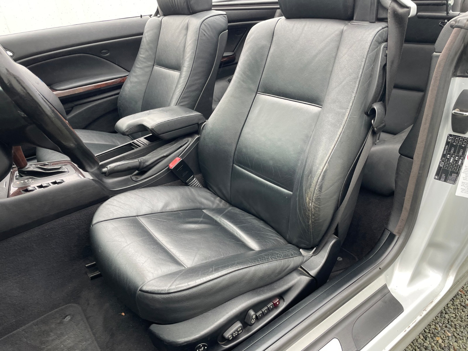 BMW E46 325i Cabriolet – elektrisk justerbart førersæde i sort læder